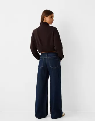 Felpa con zip e ricamo