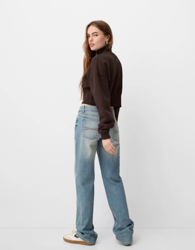 Felpa con zip e ricamo