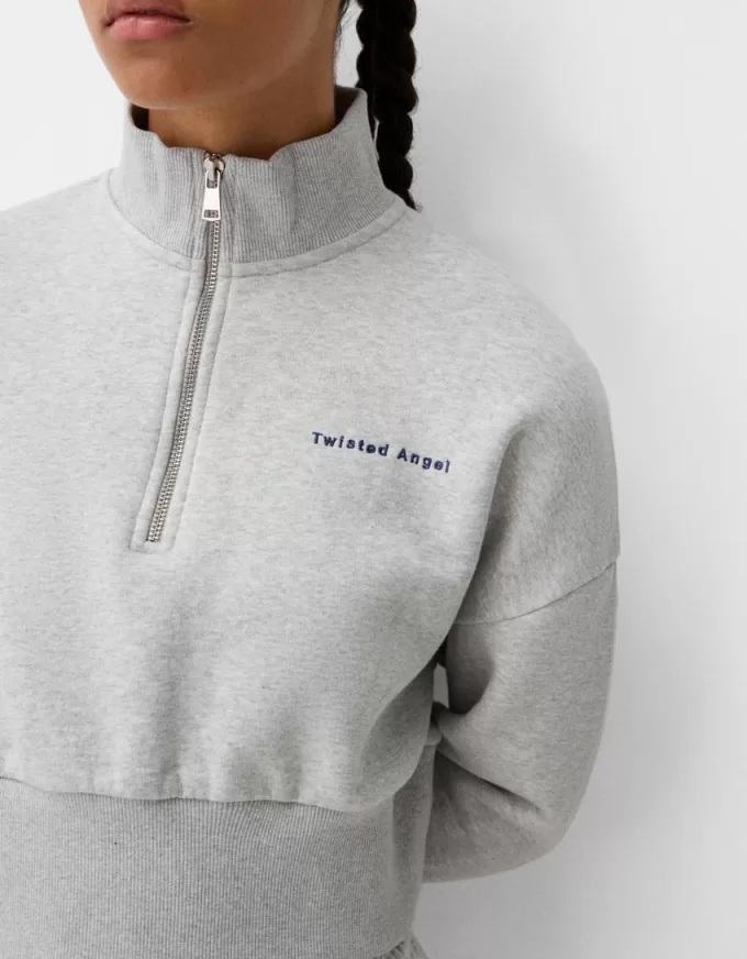 Felpa con zip e ricamo