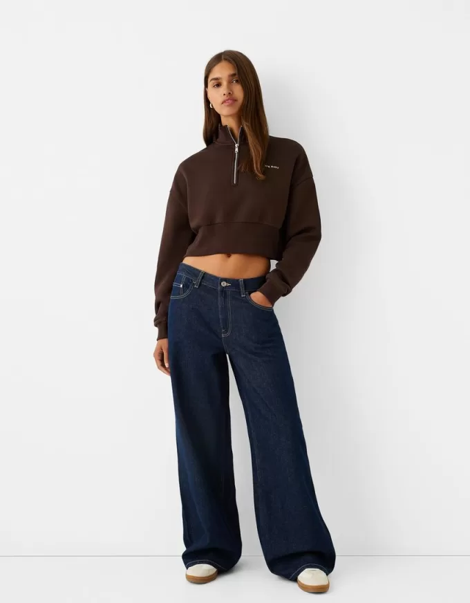 Felpa con zip e ricamo