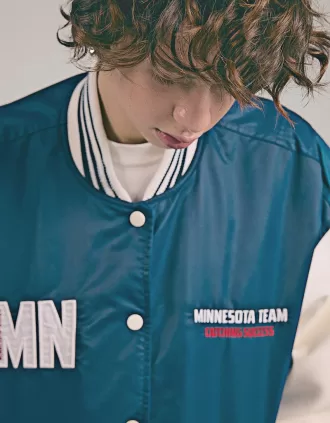 Giacca college con maniche a contrasto