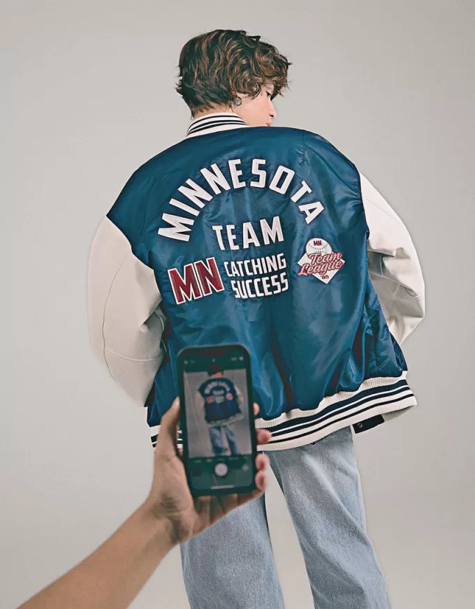 Giacca college con maniche a contrasto