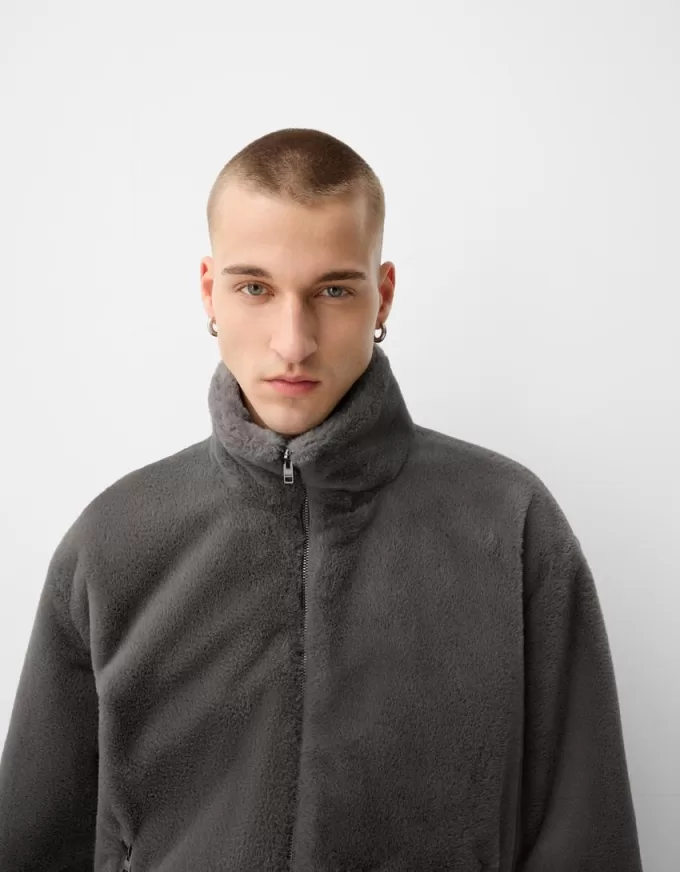 Giacca in pelliccia sintetica a collo alto con cerniera