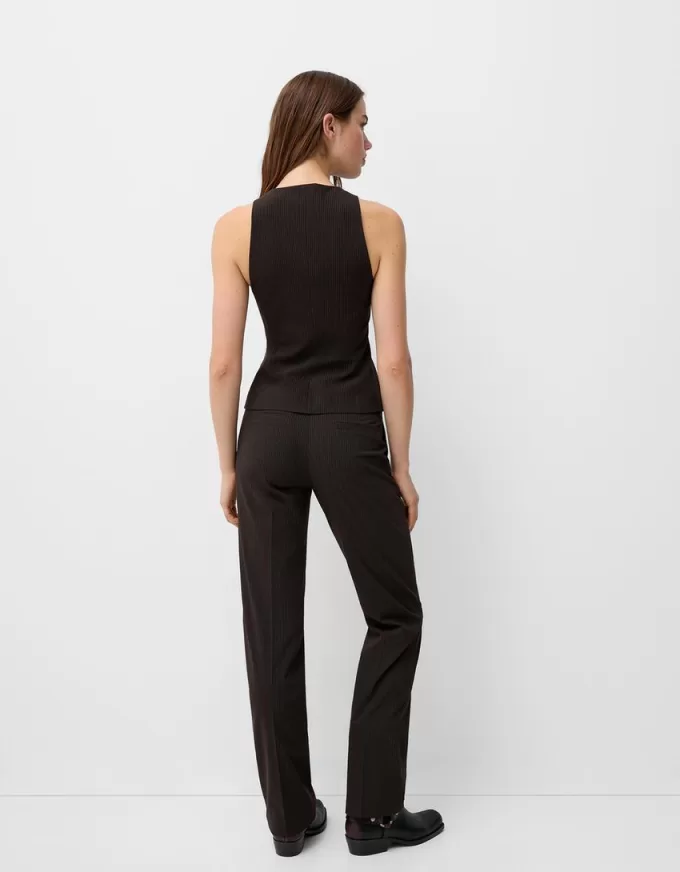 Gilet aderente con bottoni