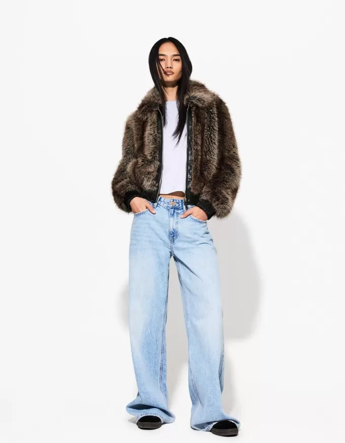 Giubbotto in ecopelliccia con dettaglio effetto pelle a contrasto