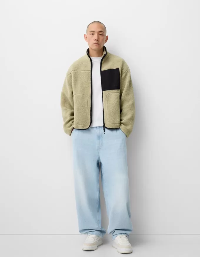 Giubbotto in finto montone con dettagli a contrasto