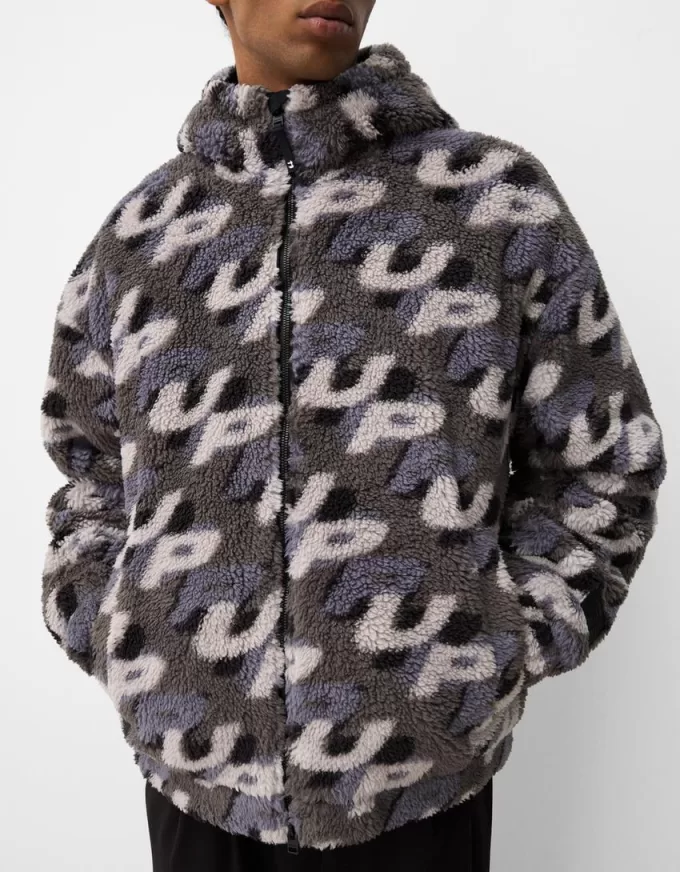 Giubbotto in finto montone con stampa