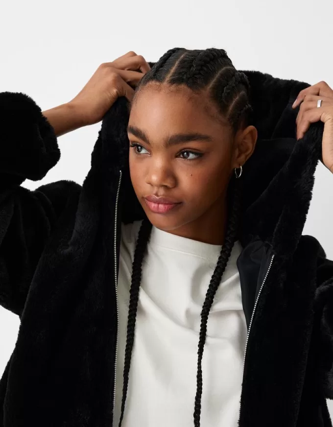 Giubbotto trapuntato con cappuccio in pelliccia sintetica