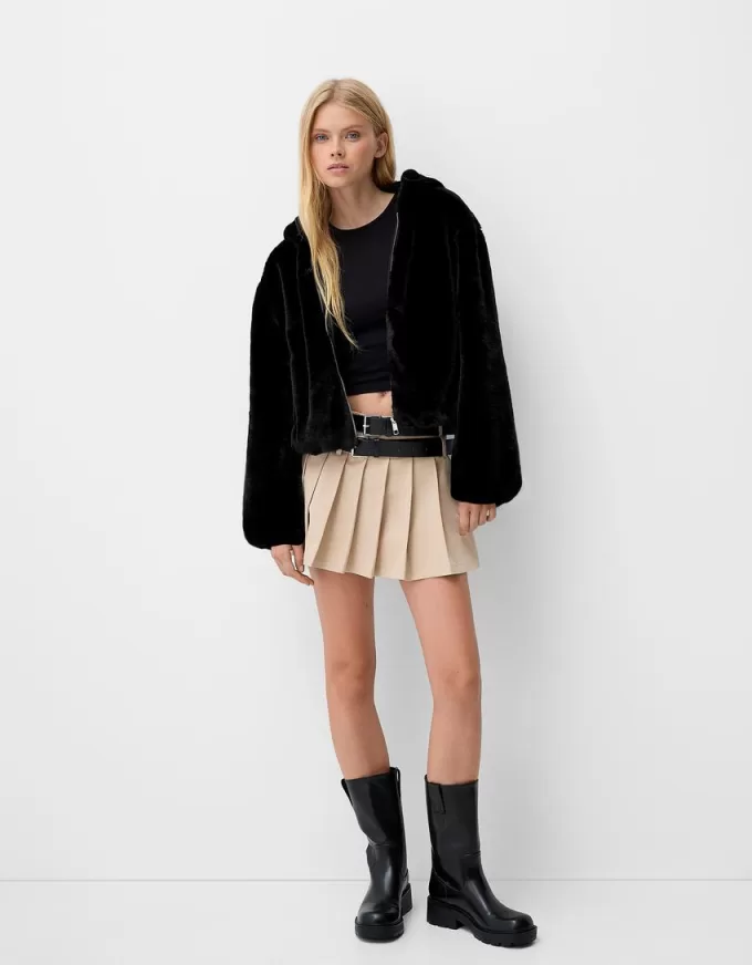 Giubbotto trapuntato con cappuccio in pelliccia sintetica