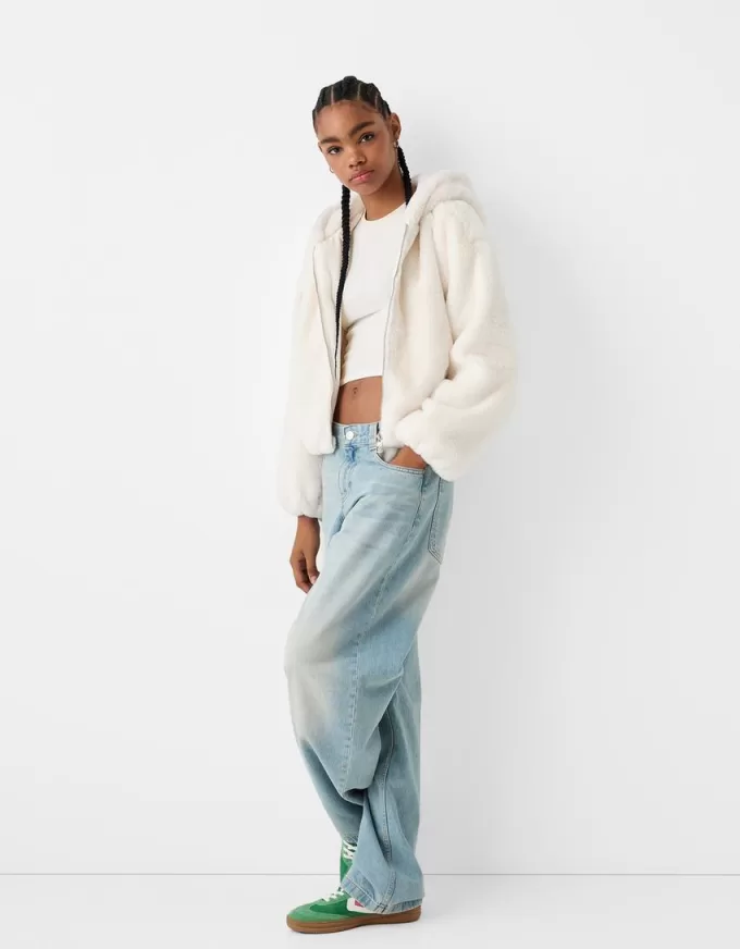 Giubbotto trapuntato con cappuccio in pelliccia sintetica