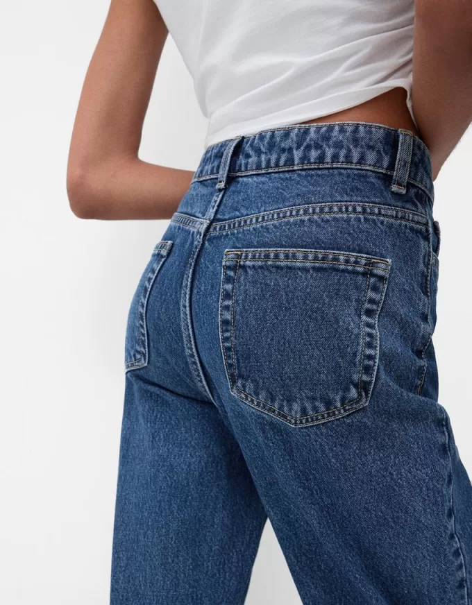 Jeans a gamba larga dalla vestibilità dritta