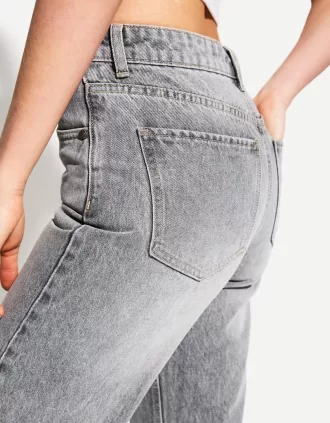 Jeans a gamba larga dalla vestibilità dritta