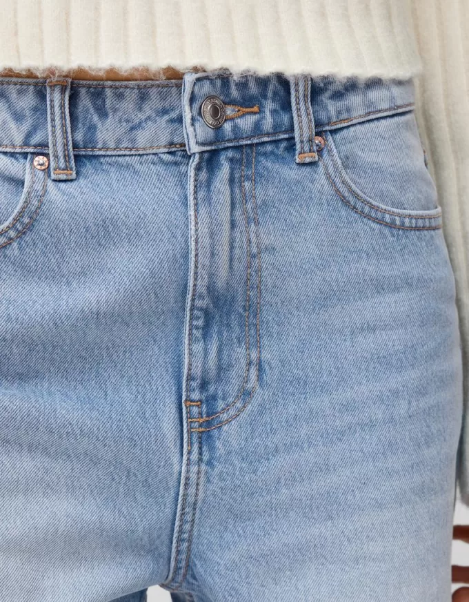 Jeans a gamba larga dalla vestibilità dritta