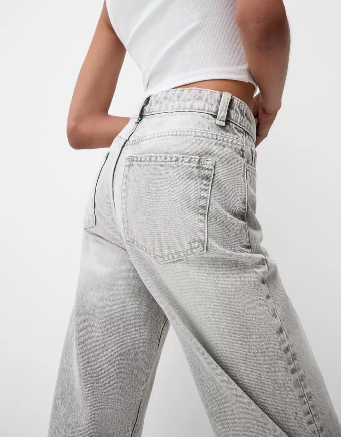 Jeans a gamba larga dalla vestibilità dritta