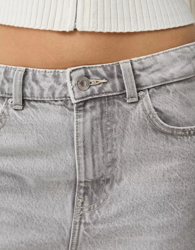 Jeans a gamba larga dalla vestibilità dritta