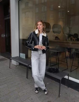 Jeans a gamba larga dalla vestibilità dritta