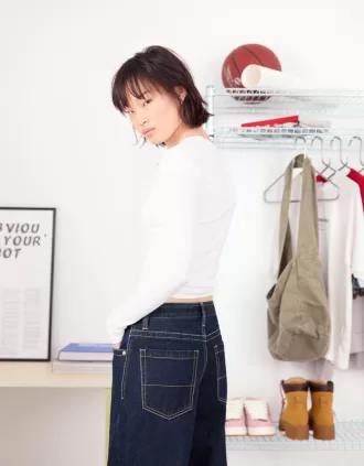 Jeans anni ’90 a gamba larga con risvolto sul fondo