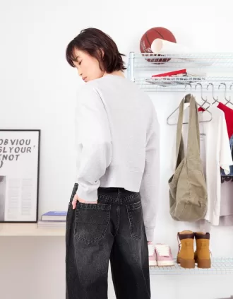 Jeans anni ’90 a gamba larga con risvolto sul fondo