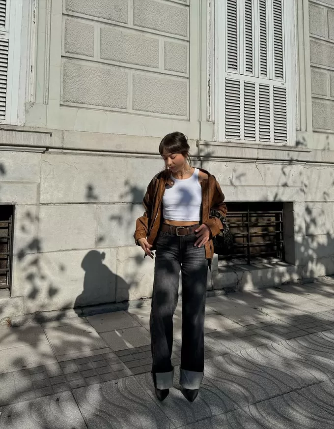 Jeans anni ’90 a gamba larga con risvolto sul fondo