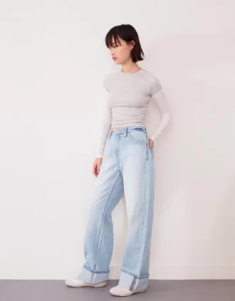 Jeans anni ’90 a gamba larga con risvolto sul fondo