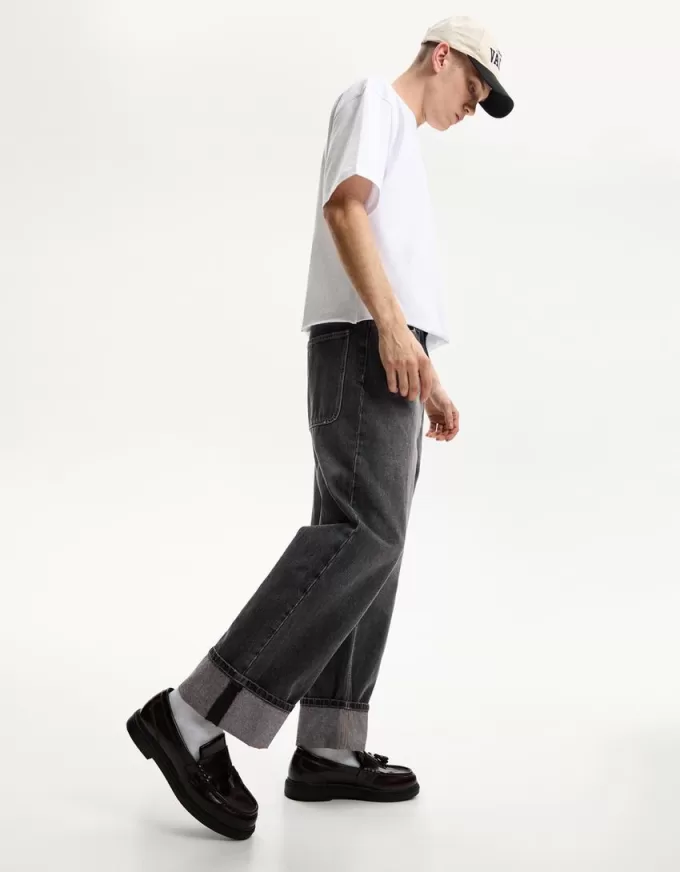 Jeans larghi con risvolto sul fondo