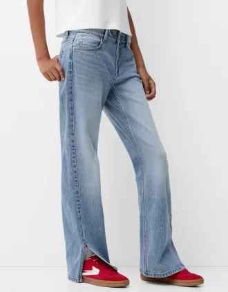 Jeans svasati con orlo diviso