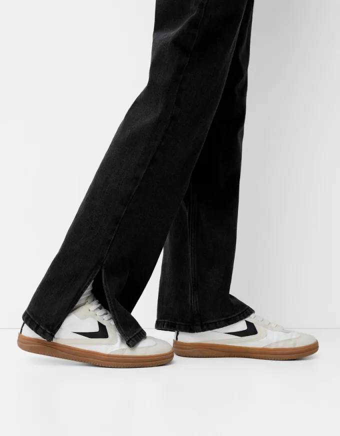 Jeans svasati con orlo diviso