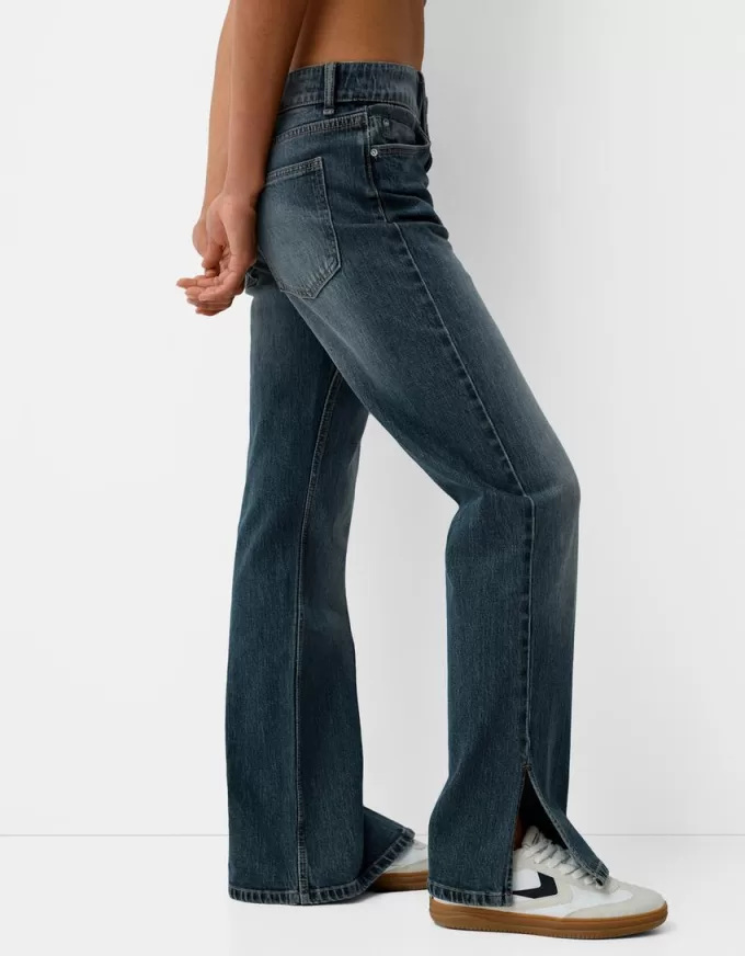 Jeans svasati con orlo diviso