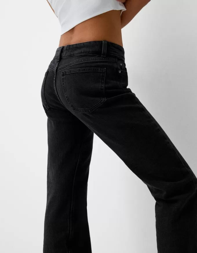 Jeans svasati con orlo diviso