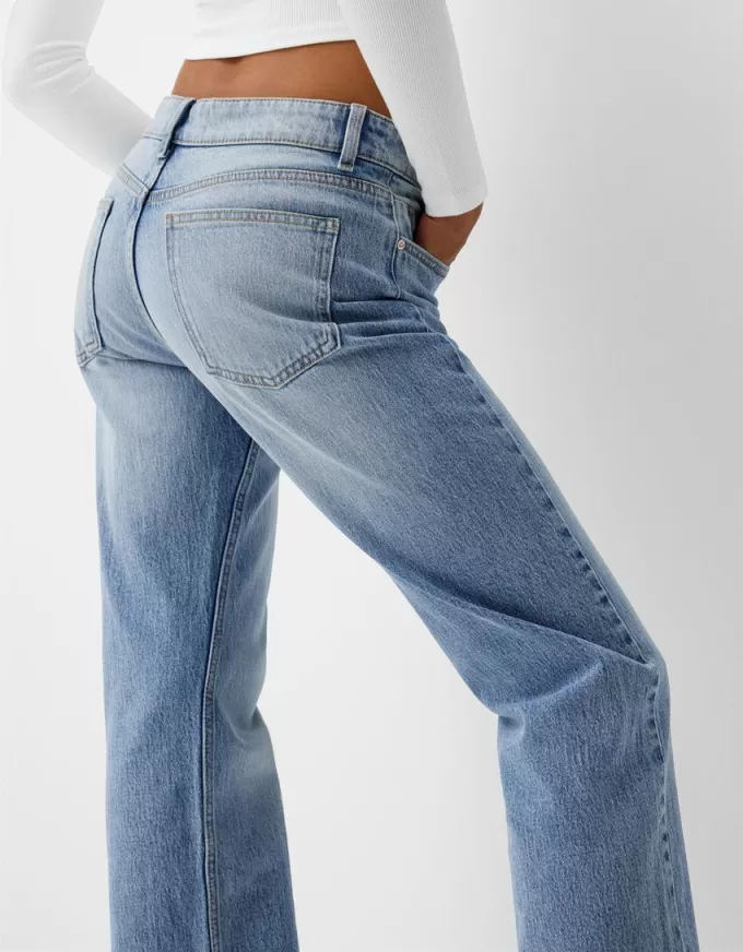Jeans svasati con orlo diviso
