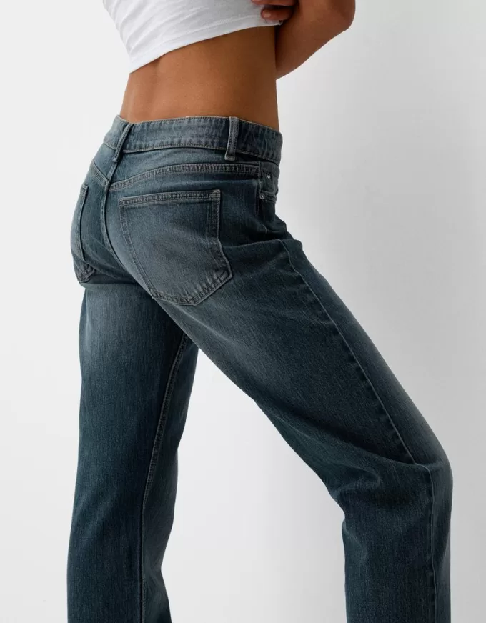 Jeans svasati con orlo diviso