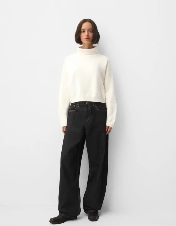 Maglia a collo alto con maniche ampie