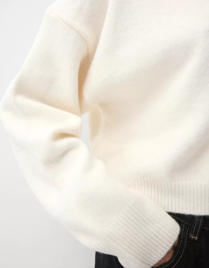 Maglia a collo alto con maniche ampie