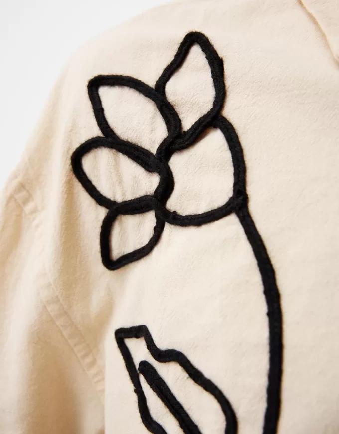 Maglia a maniche corte ricamata