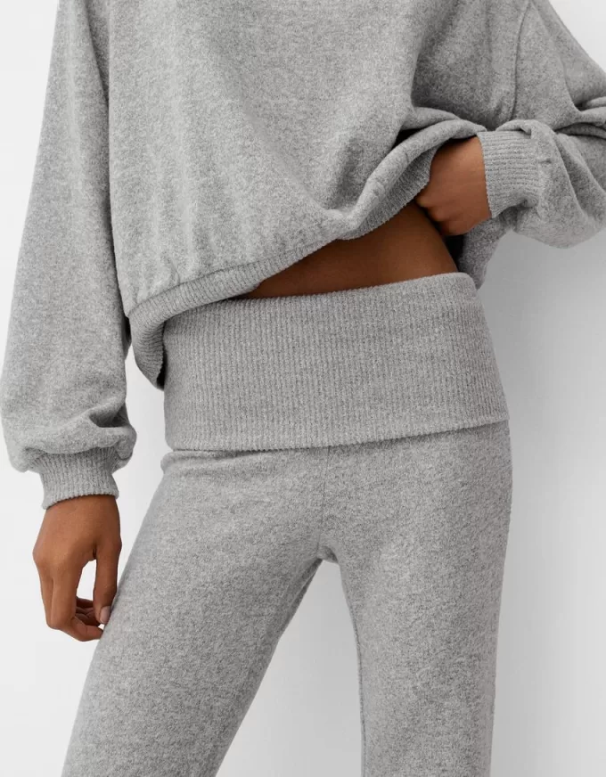 Maglia asimmetrica morbida al tatto