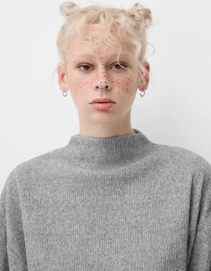 Maglione a collo alto a costine soft touch