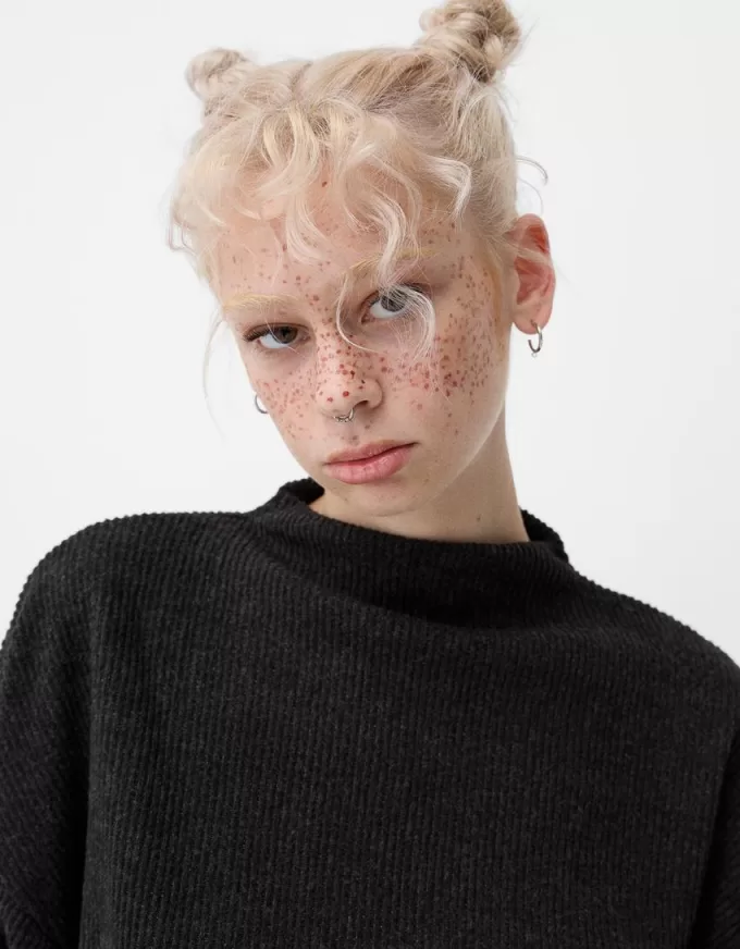 Maglione a collo alto a costine soft touch