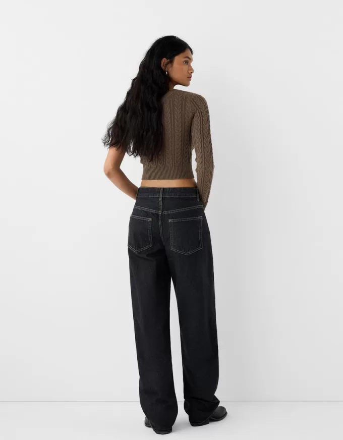 Maglione asimmetrico lavorato a trecce