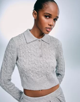 Maglione con collo polo lavorato a trecce