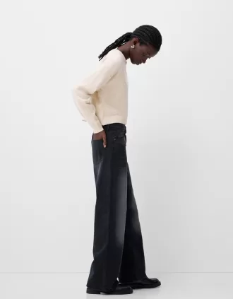 Maglione corto con scollo a V