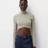 Maglione cropped a costine a collo alto