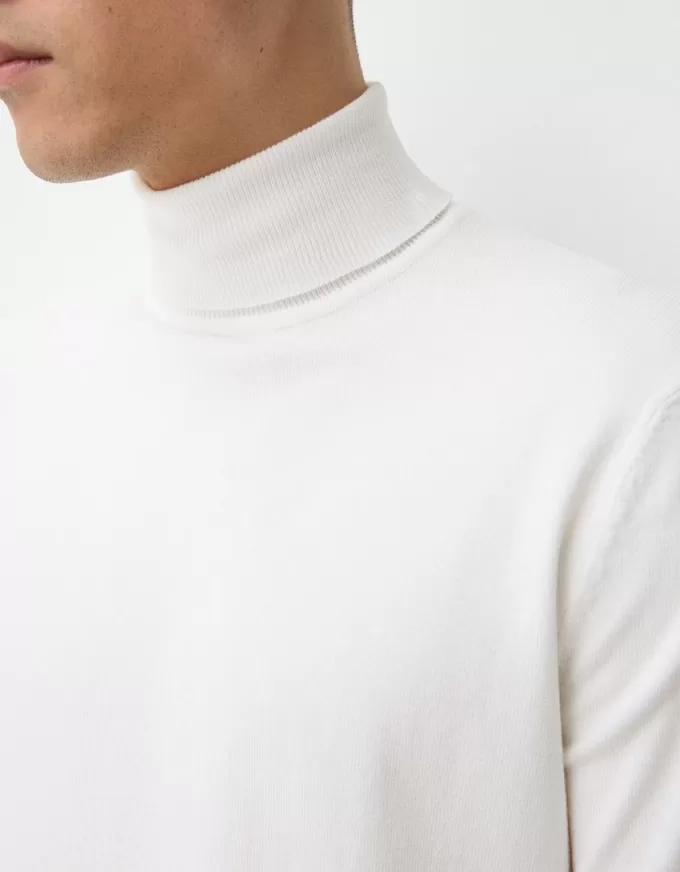 Maglione lavorato a collo alto