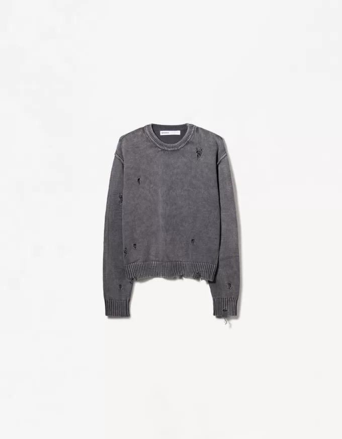 Maglione strappato scolorito