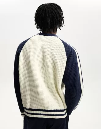 Maglione testurizzato con stampa sportiva retrò