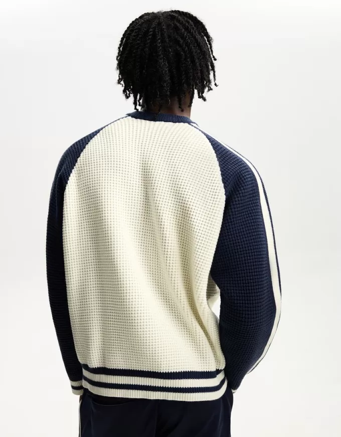 Maglione testurizzato con stampa sportiva retrò