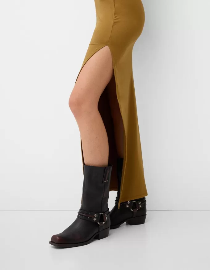 Maxi abito arricciato con spacco laterale