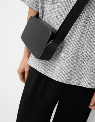 Minaudière a tracolla rigida