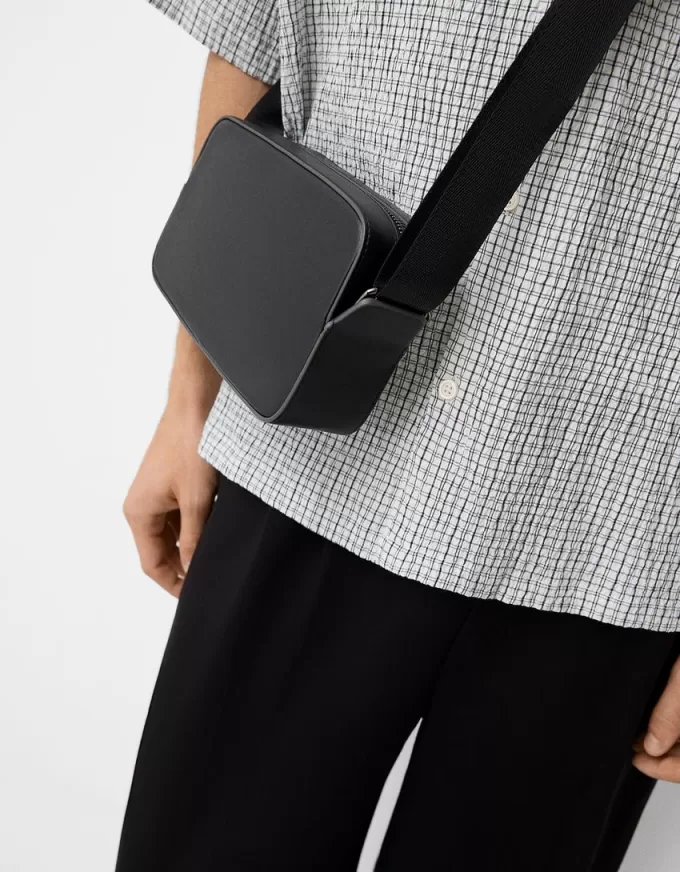 Minaudière a tracolla rigida