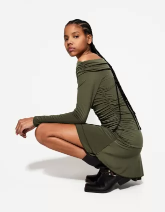 Mini abito a maniche lunghe con volant SERIE BERSHKA