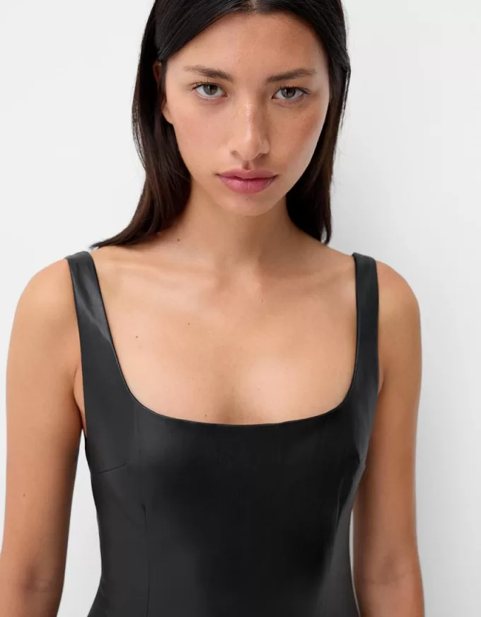 Miniabito aderente effetto pelle